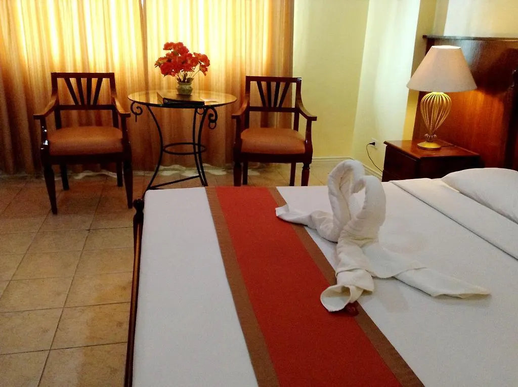 **** Hotel Crown Regency Residences Davao City Filipinas
